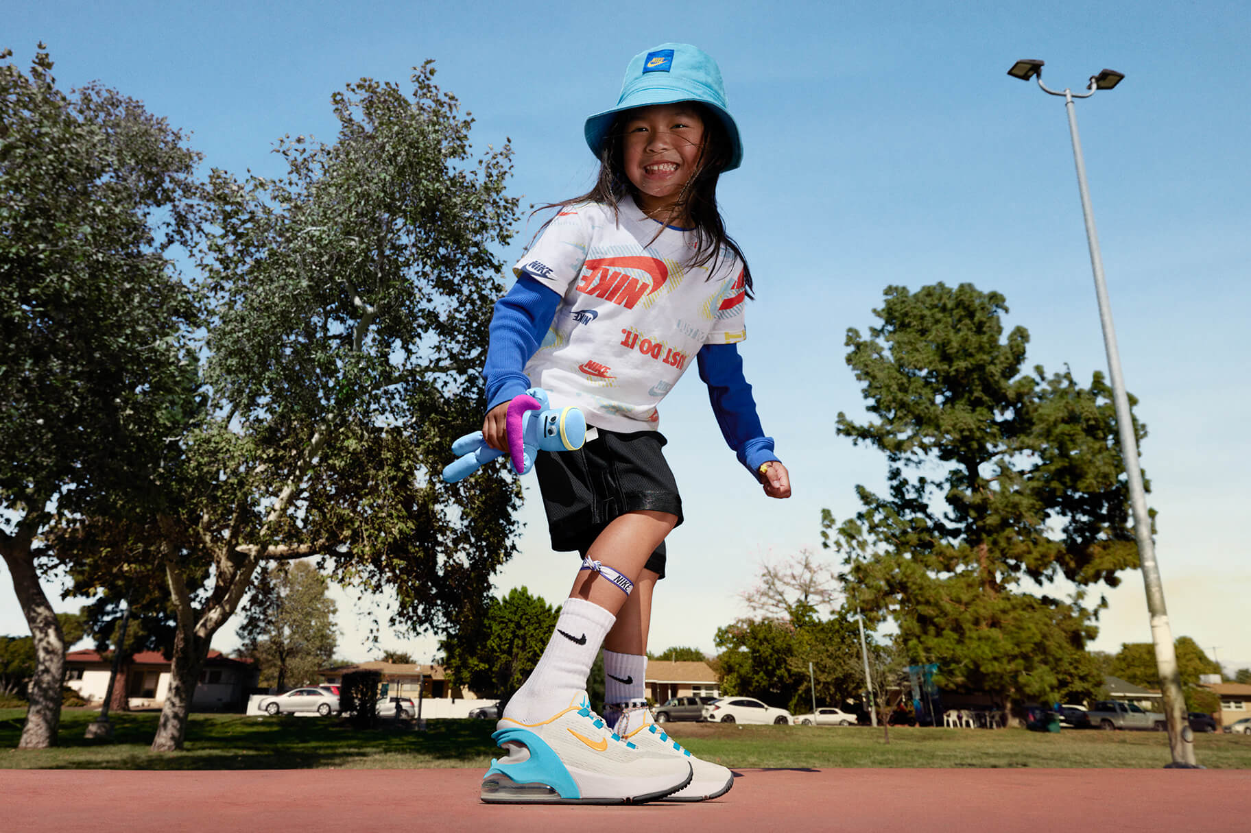 Modelo de Nike niña, vista de frente